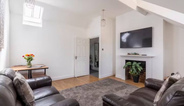 Castle Garden View - Two Steps Away from Central Rochester High Street