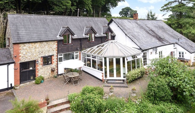 CASTLE HILL FARM, family friendly, with a garden in Hemyock