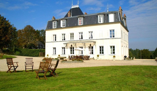 Castle in Asnières with Vallée de la Calonne Views