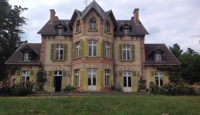 CASTLE IN BOCAGE BOURBONNAIS