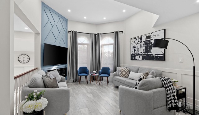 Castle in Bowman*Close to Port Darlington*Whole House*Arcade*King Bed*Backyard*