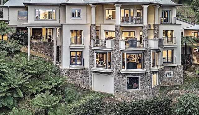 Castle in Ferny Creek with Pool