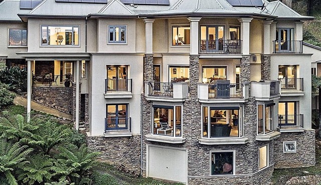 Castle in Ferny Creek with Pool