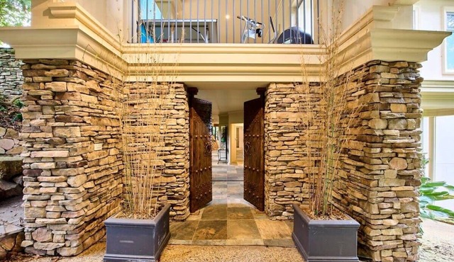 Castle in Ferny Creek with Pool