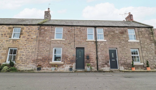 CASTLE KEEP, pet friendly, with open fire in Norham