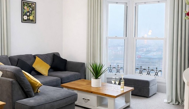 Castle Mount Luxury Penthouse | City Views | Castle Views | Free Private Parking