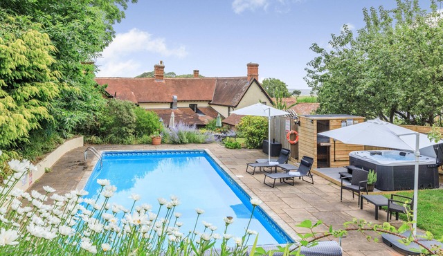 Castle of Comfort - Nine Bedroom House, Sleeps 18