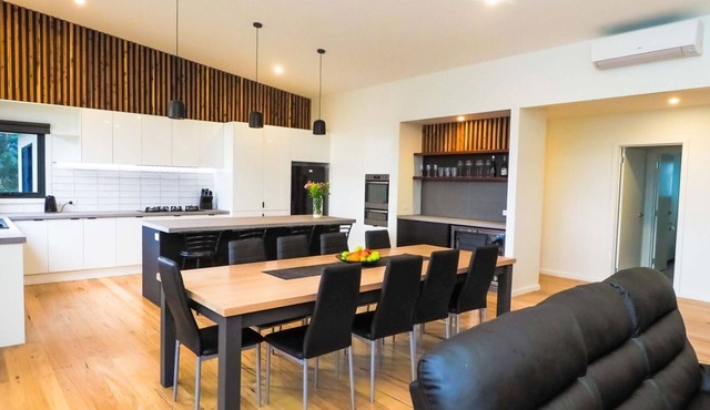 CASTLE ON THE HILL - Beautiful Mountain Views