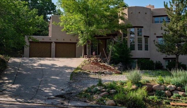 Castle Retreat - Luxury Views - Close to Downtown, Pikes Peak, Broadmoor
