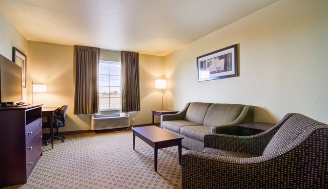 Castle Rock Inn & Suites