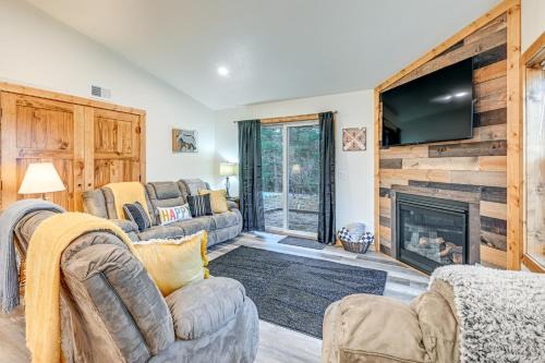 Castle Rock Lake Cabin Water and Trail Access!