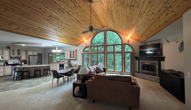 Castle Rock Retreat - Peaceful Escape but close to the fun!