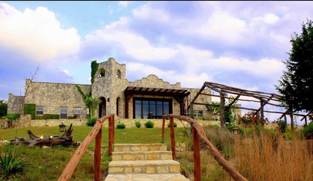 CASTLE STYLE HACIENDA, MILLION $$ VIEWS! 50 Private Acres, Pool+HotTub+Pets!