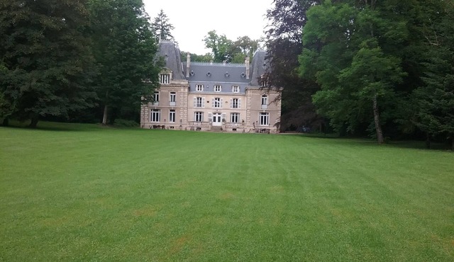Castle vacation in France (275sqm) 7.5 hectares of park, pool, romantic river