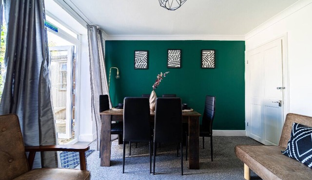 Castle View Haven-Quirky and Cosy 5 Bedroom in Strood/Rochester with Castle view