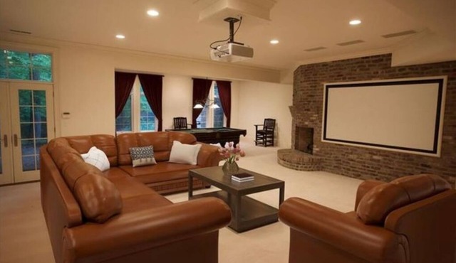 Castle with 5 bedrooms and WiFi, fitness room in fabulous Indianapolis