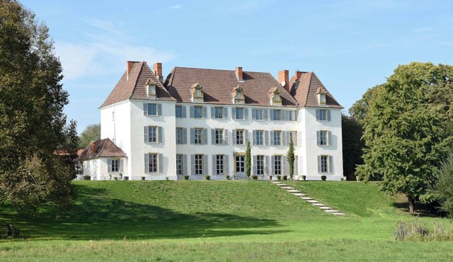 Castle with accommodation for 15 people New Year's Eve