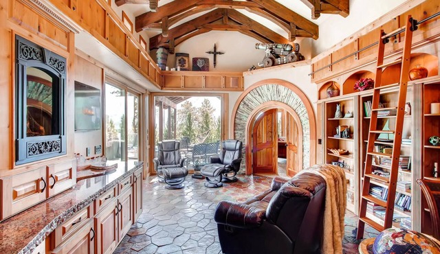 Castle with Pikes Peak Views & Hot TubnBus. license #22472654