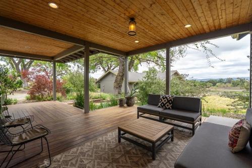 Castoro Cellars Hive and Hivette Wine Stay, Groups