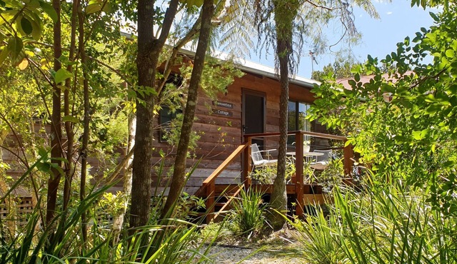 Casuarina Cottage - walk to town - Mountain views.