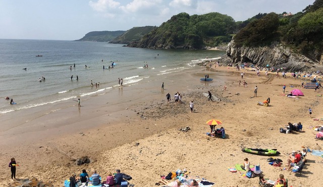 Caswell Bay Beach Chalet, Gower. Perfect for families. 3 min. walk to beach.