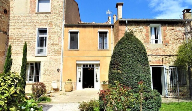 Catalan bastide dating from the 11th century renovated very nice amenities in a quiet area