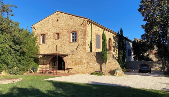Catalan farmhouse close to beaches and mountains
