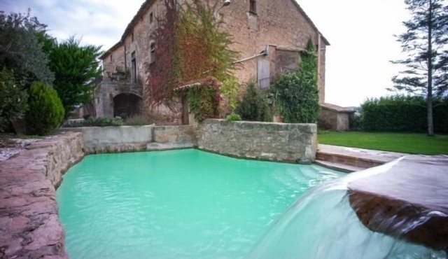 Catalan farmhouse of the seventeenth century rehabilitated everything and preserve its essence.