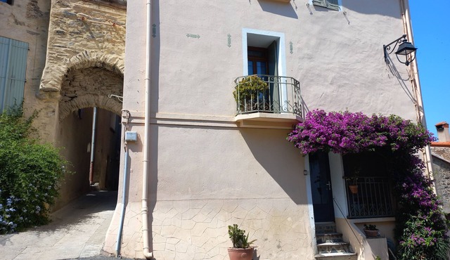 Catalan house between Sea and Mountain Canigou-Fortified village-Wifi/Baby welcome