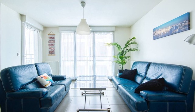 CATALANS · Super T2 Climatisé avec Balcon à pied p