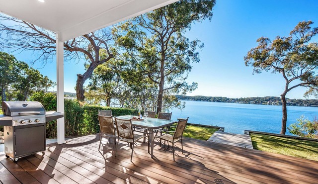 Catalina Bay - Absolute Lakefront - Jetty - Boat house on waters edge