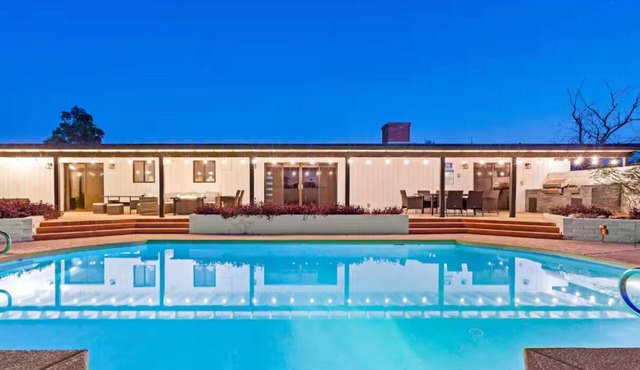 Catalina Foothills, Modern, Heated Pool, Spa, Views, Sleeps 16