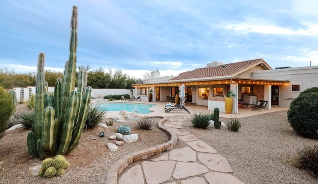 Catalina Foothills Retreat w/Heated Pool & Spa