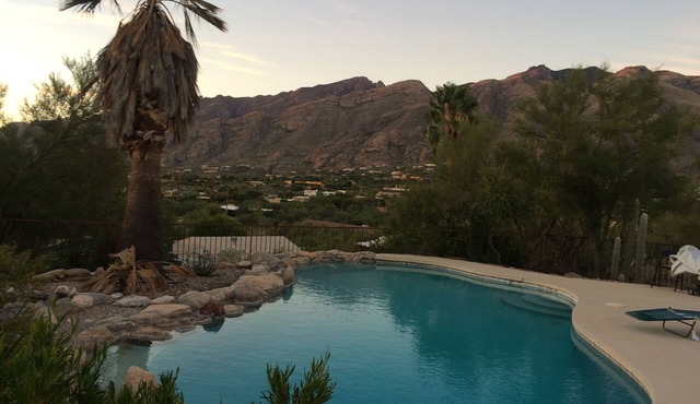 Catalina Foothills, Spectacular views. Spacious and comfortable- WiFi, Pool