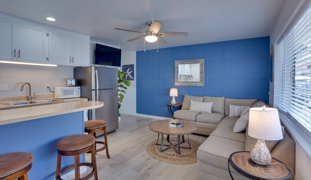 Catalina Island Duplex - Steps to Beach & Pier!