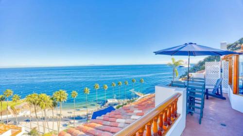 Catalina Island getaway with 6 seat golf cart AC