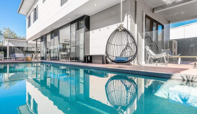 Catalinas - Byron Bay villa near beach with pool