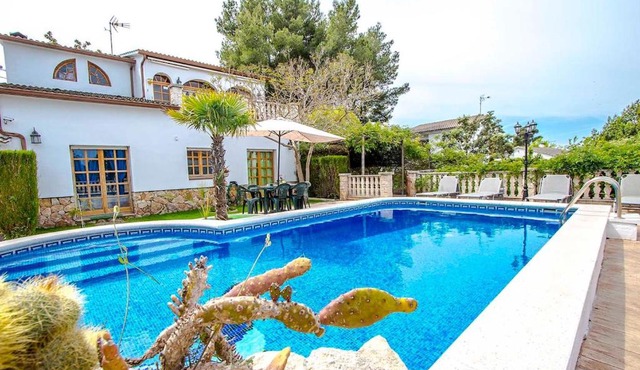 Catalunya Casas Enticing Elegance , 10min to Costa Dorada beaches!