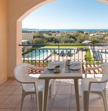 Catamaran Corfu Aparthotel