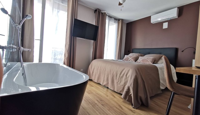 Catana T2 with bathtub