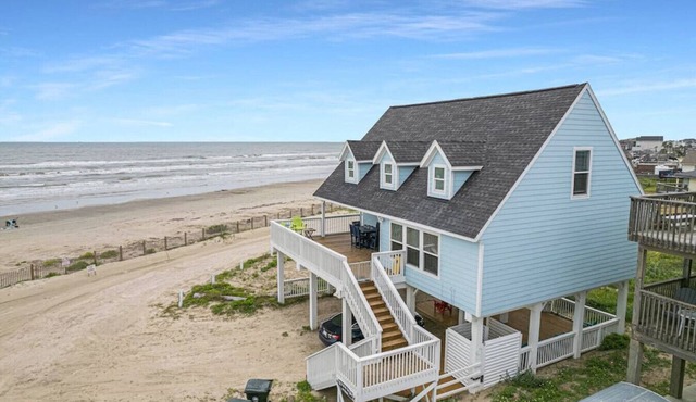 Catch a Wave to Paradise - Deluxe Ocean Front Home