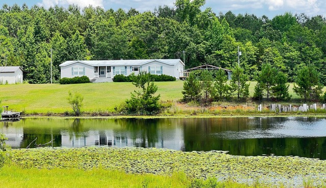 Catch and Relax! Private Family friendly house w/5 acre fishing pond.