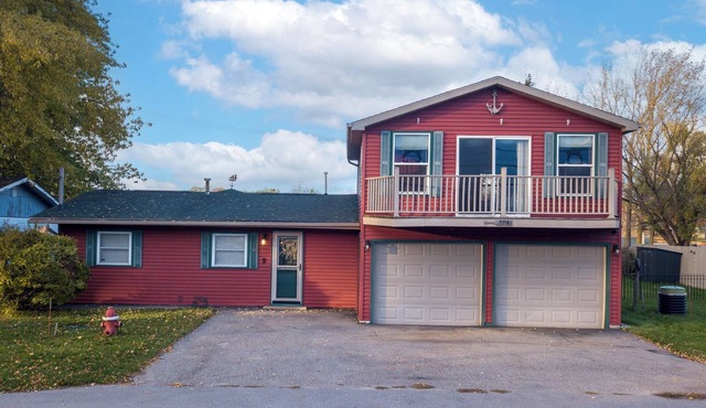 Catch on the Canal - Waterfront Getaway Near Casino, Dining & Entertainment
