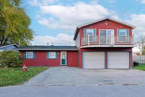 Catch on the Canal - Waterfront Getaway Near Casino, Dining & Entertainment