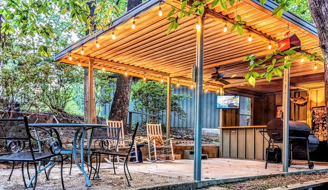 Catchin' 247 - Lakefront hideaway, outdoor spa, bar, firepit!