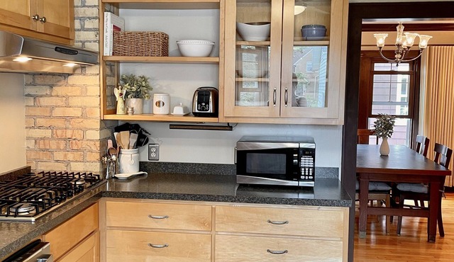Cate's Place: Charming home just minutes from Ice Age Trail & Neshotah Beach