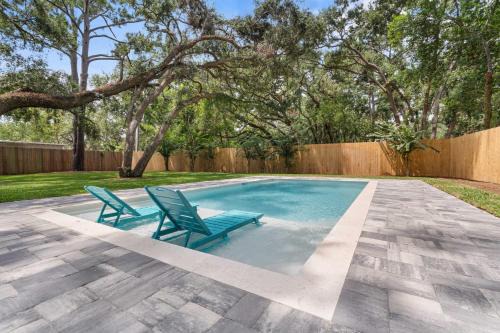 Cater Cove - private pool 1 mile to beach quiet