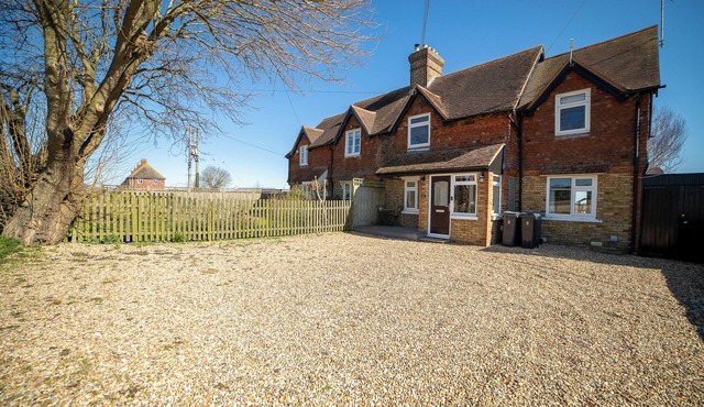 Caters for up to 8 guests in Worth village situated between Sandwich & Deal Kent