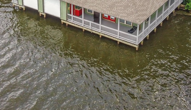 Catfish Cabin on beautiful Lake Claiborne...sits right over the water