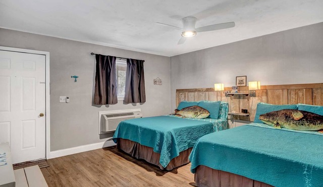 Catfish Cabin Room 1